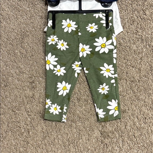 Carter's 6 Month 4-Piece Set Yellow and White Onesies, Jegging and Green Daisy - Picture 4 of 5